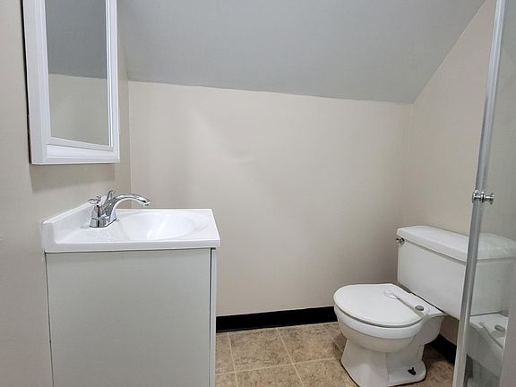 4th image of 35 Crane St #2