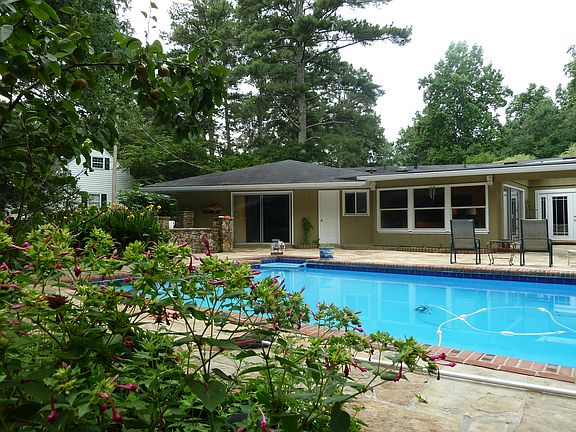 3rd image of 517 Heyward Cir