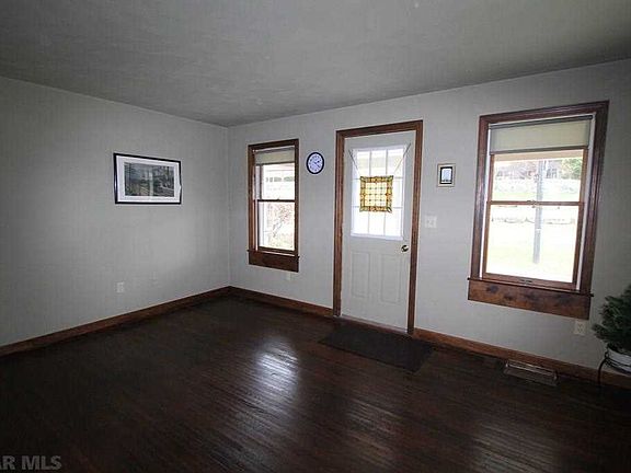 2nd image of 461 E Howard St