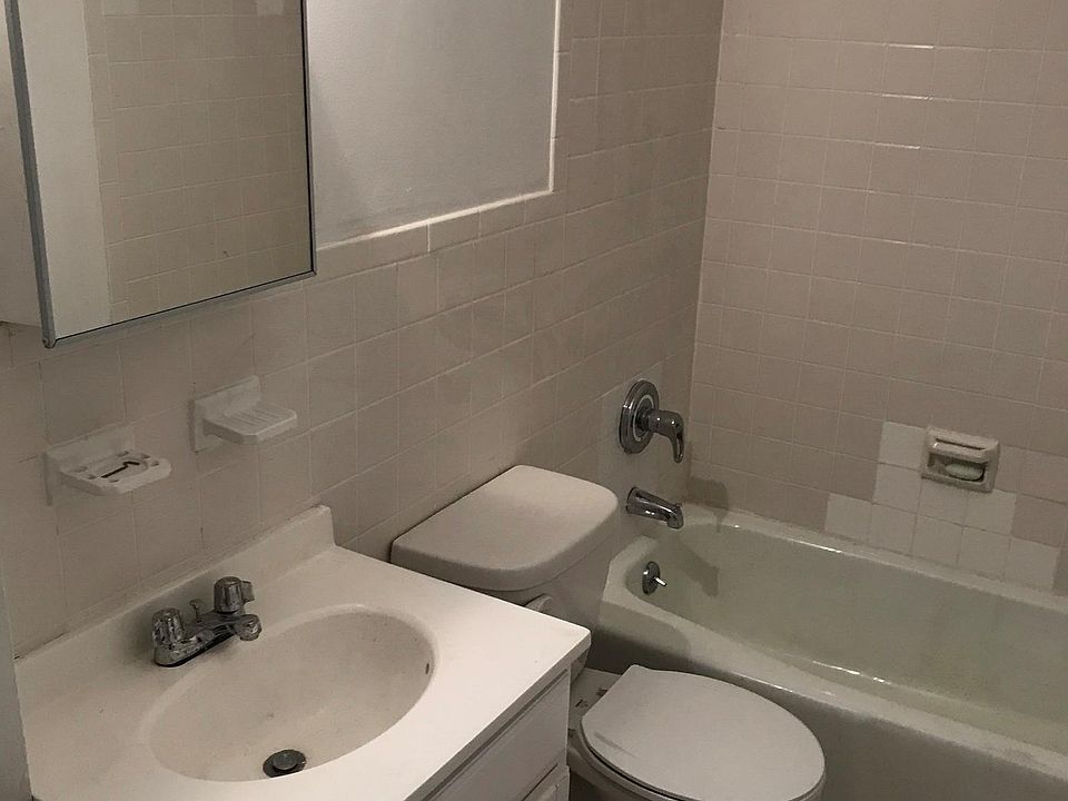 2nd image of 190 W Burnside Ave