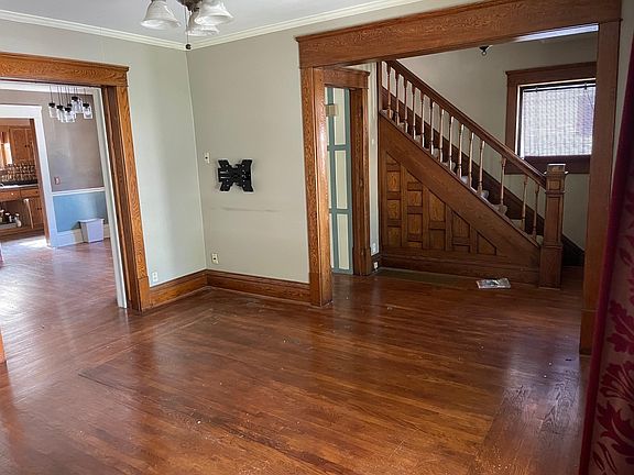 5th image of 228 N Ella St