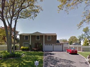 22 Tarpon Ln, Centereach, NY 11720