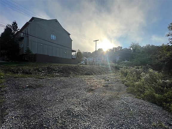 3rd image of 475 Wyola St