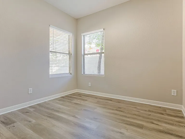 2741 N Kenton — Photo 15