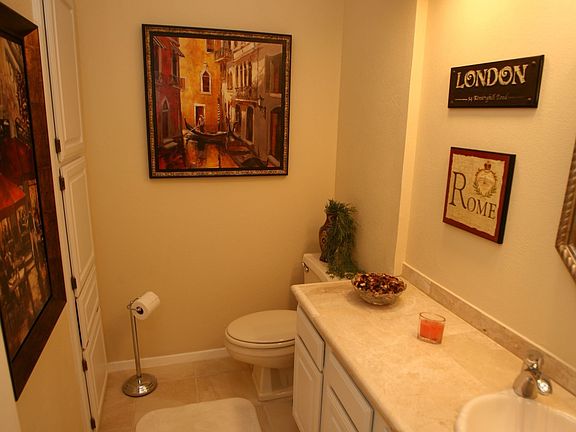 2nd bath (hall)