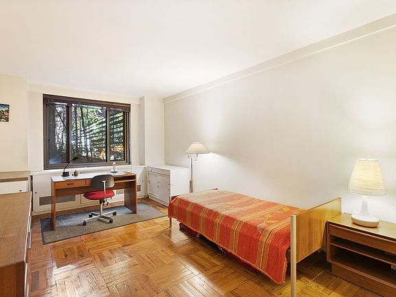 4th image of 425 E 63rd St APT E1d