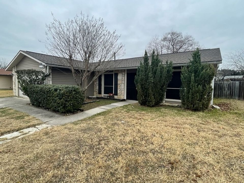 1st image of 838 Saddlebrook Dr