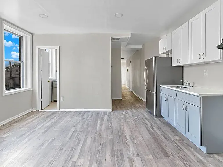 84 2nd St #4 — Photo 6