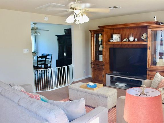 5th image of 1020 Clover Ln