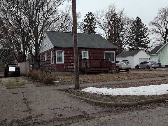 3rd image of 2046 Philo Ave