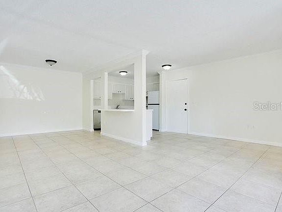 4th image of 550 FLEMMING WAY #100