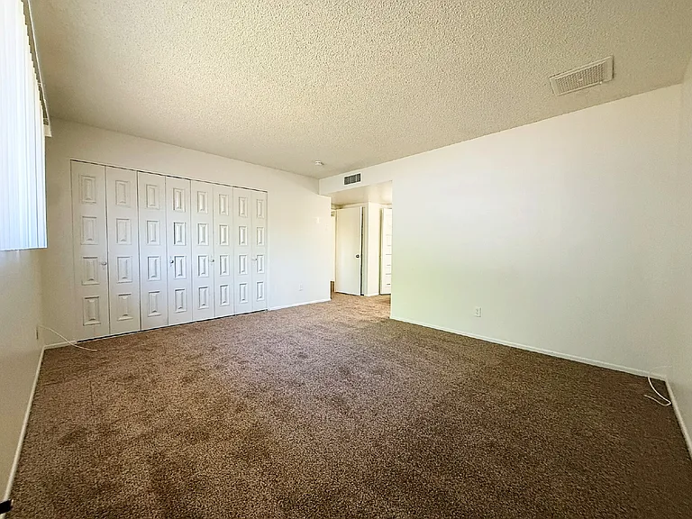 5208 W Calavar Rd — Photo 17