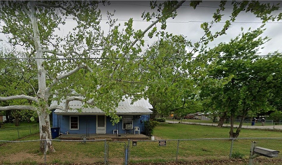 1st image of 104 Greathouse St