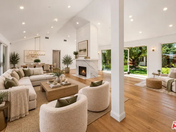 19621 Wells Dr, Tarzana, CA 91356