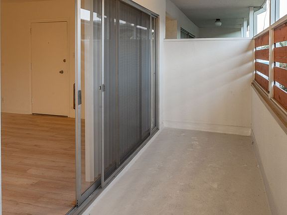 4th image of 1040 Euclid St APT 8