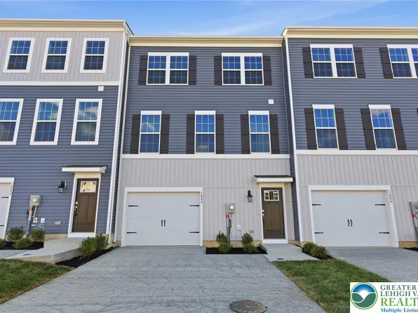 1084 Meadowlark Dr, Fogelsville, PA 18051