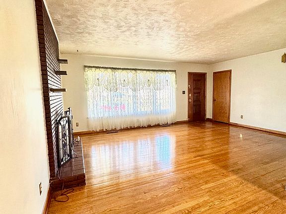 5th image of 411 Wheatley Rd