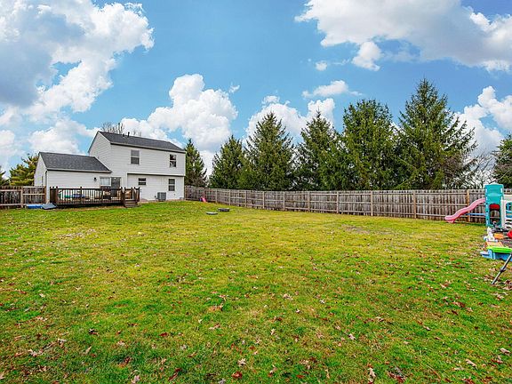 3rd image of 477 Fox Run Dr