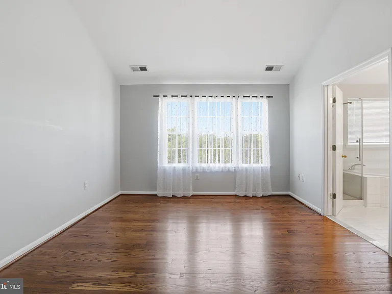 915 Buttonwood Ter NE — Photo 24