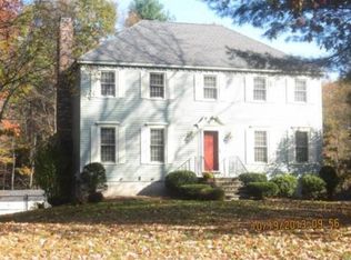 8 Bayberry Ln, Derry, NH 03038