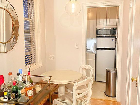 Dining Area & Kitchen