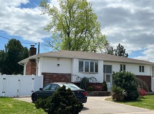 414 Westview Ave, Deer Park, NY 11729
