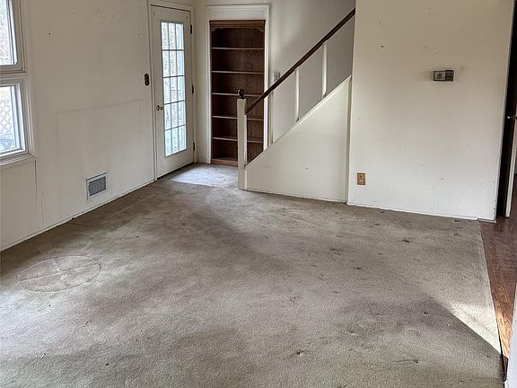 5th image of 724 Locksley Road