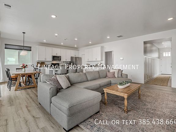 5th image of 3056 S Shoreline Dr