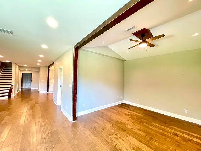 6121 Red Bud Ln — Photo 6