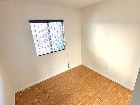 5th image of 4820 S Figueroa St APT 2