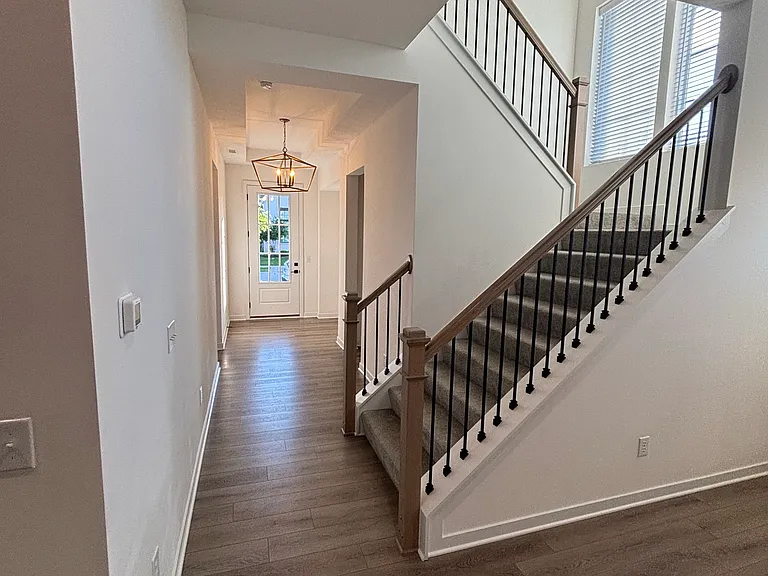 15109 Larchwood Dr — Photo 6