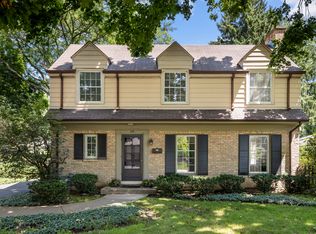 633 Forest Rd, Glenview, IL 60025