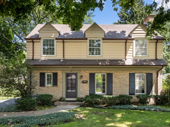 633 Forest Rd, Glenview, IL 60025