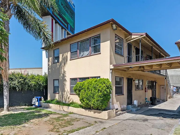 3833 S Grand Ave — Photo 9