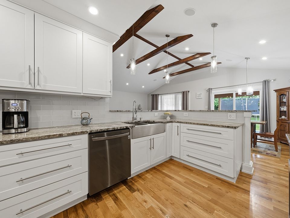 9143 W 92nd St, Hickory Hills, IL 60457 | Zillow