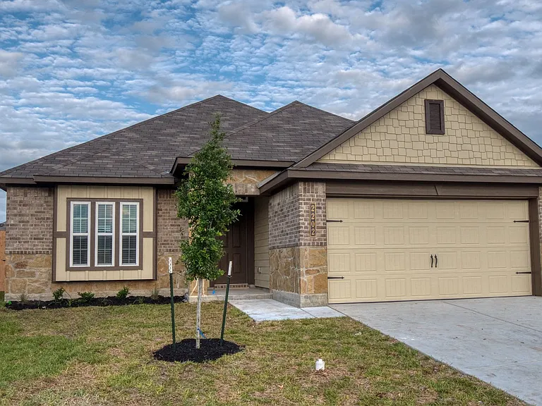 2202 John Ross Ct — Photo 1