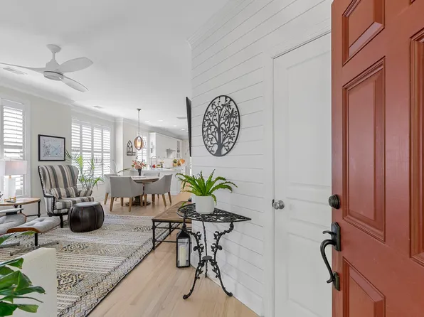 2233 Daniel Island Dr, Charleston, SC 29492