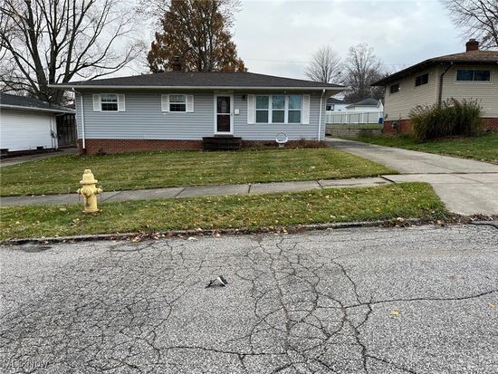2855 Augustine Dr, Parma, OH 44134