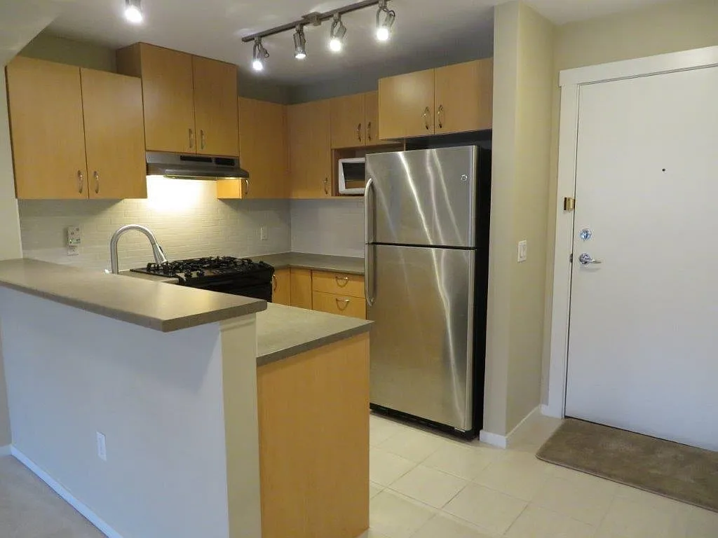 2 bed, 948 sqft, $2,700 — Photo 3