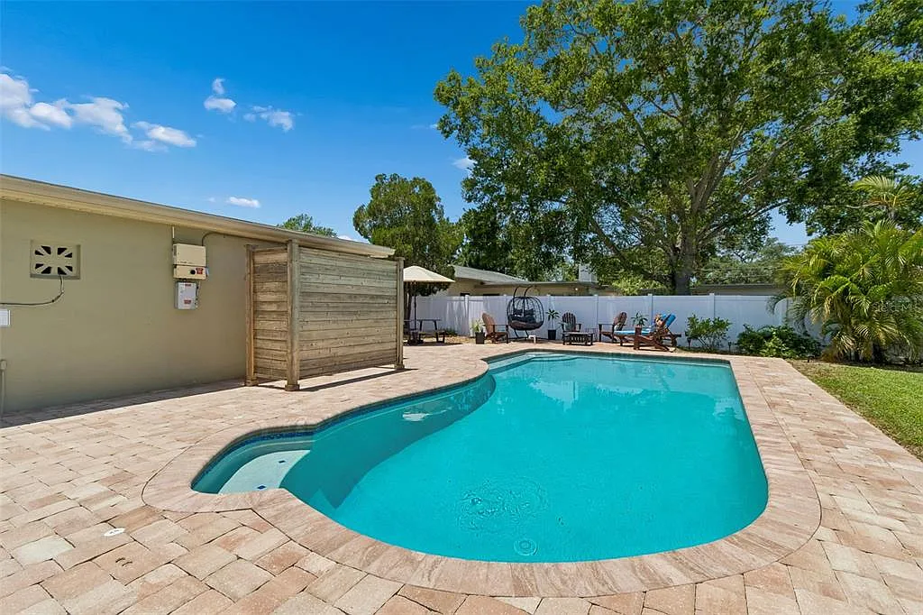 3 bed, 2.0 bath, 1545 sqft, $4,300 — Photo 4