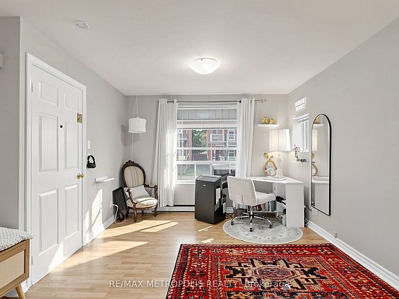 3rd image of 742 Dufferin St