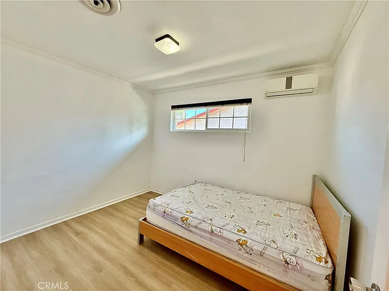 1712 Walnut St — Photo 12