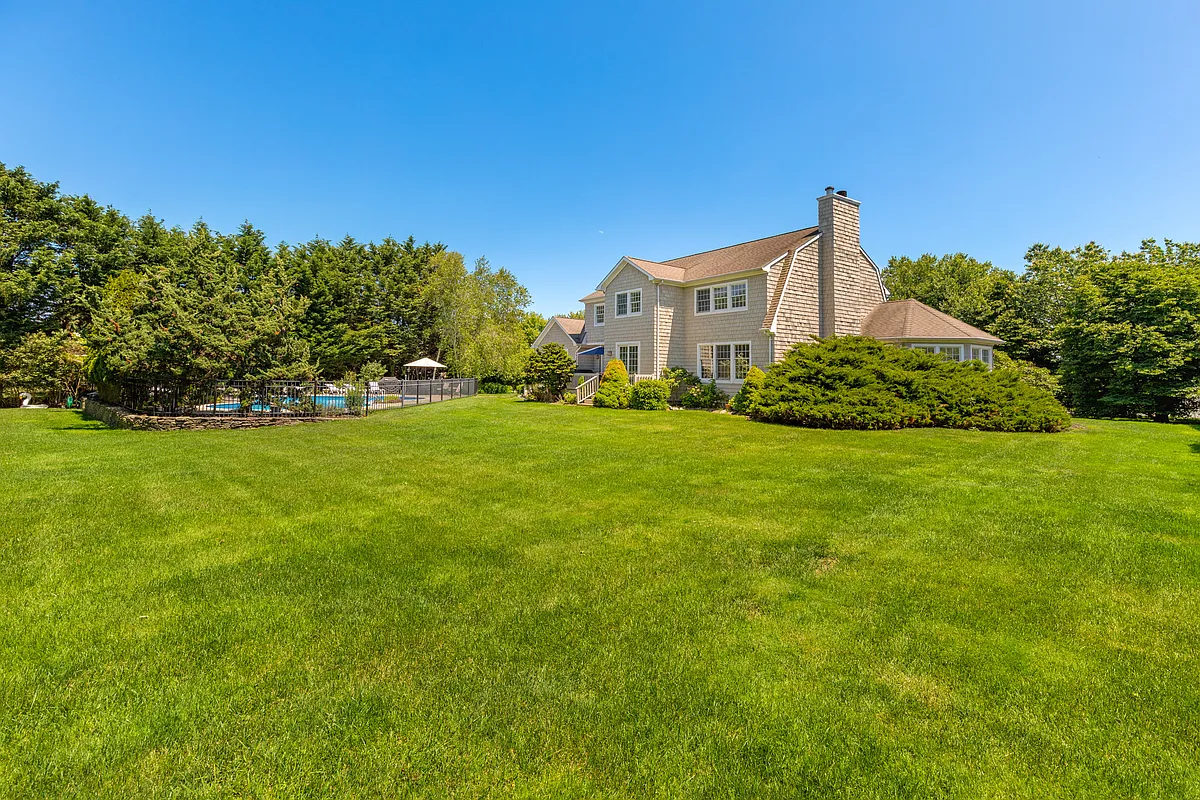 Building Photo - 105 Mill Creek Close