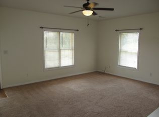 226 Lola Ln APT 104, Pilot Mtn, NC 27041