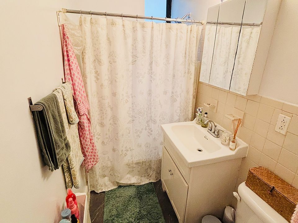 2nd image of 585 E 21st St APT 6a