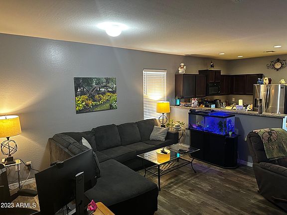 3rd image of 8142 W PUEBLO Avenue