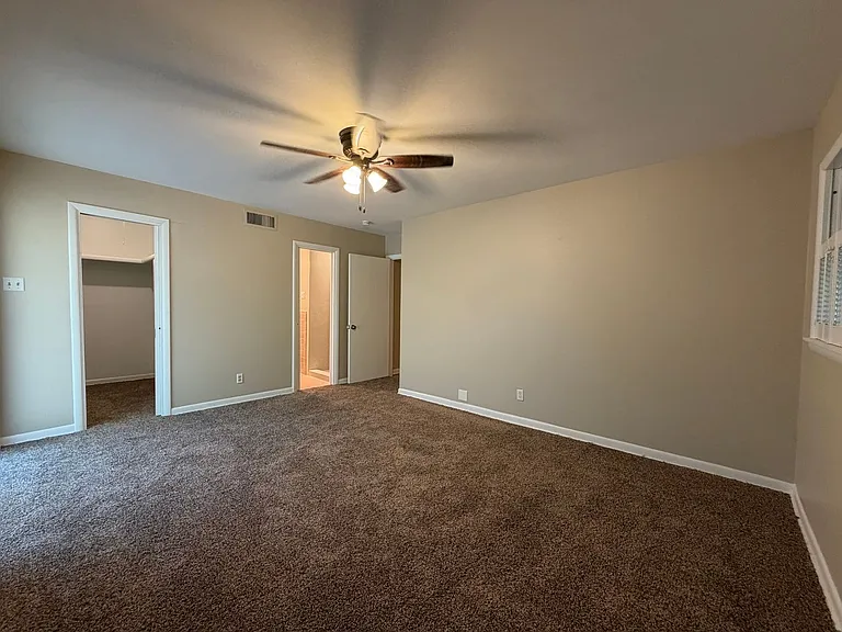 4416 Granbury Rd — Photo 14