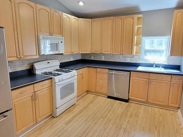 926 S Hanover St — Photo 2