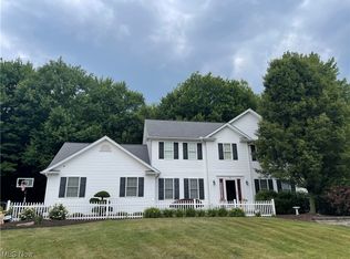 748 Greenfield Dr, Youngstown, OH