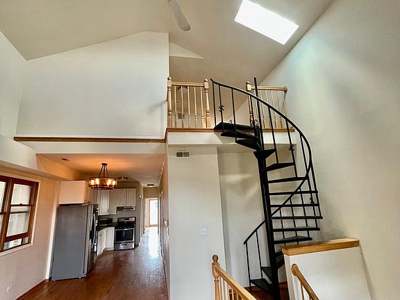4th image of 1219 W Erie St #3F